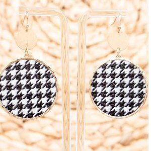 * NWT BOUTIQUE  HALANI HOUNDSTOOTH GOLDTONE EARRINGS